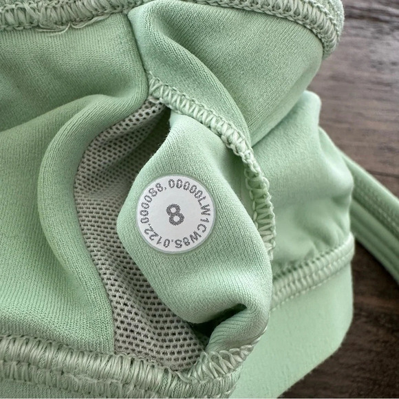 Lululemon Womens size 8 Sage Green Align Crop Tank Top Activewear - Picture 3 of 3